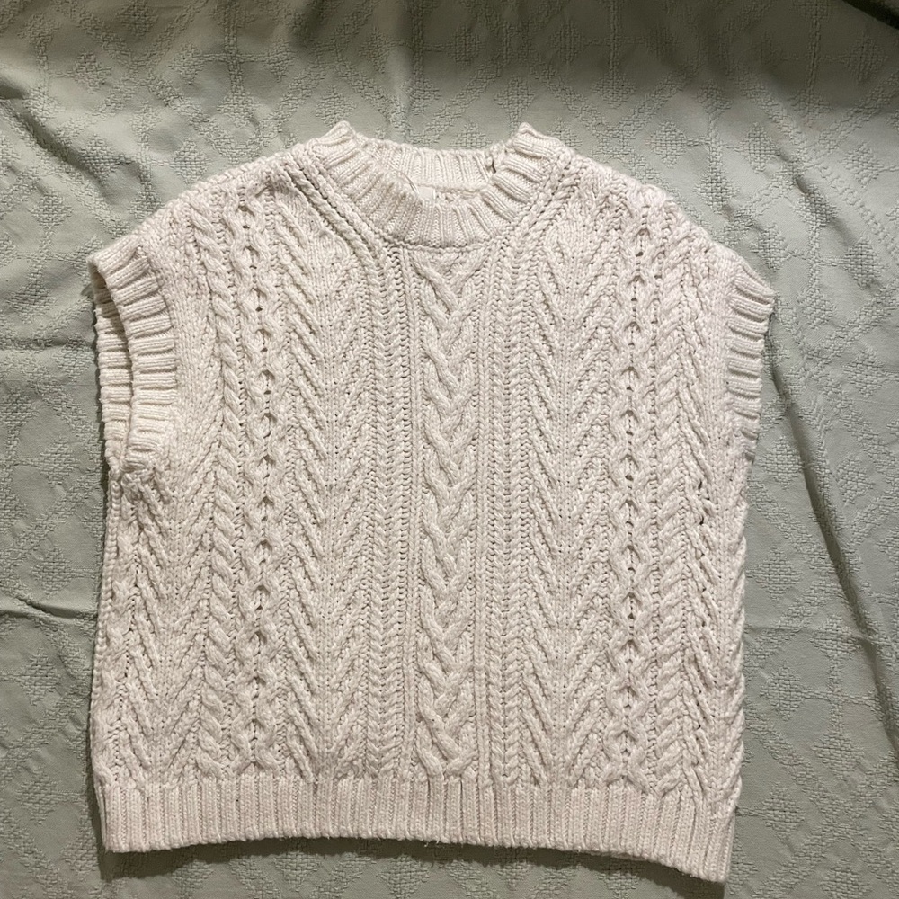 H&M CREAM CABLE KNIT SWEATER VEST